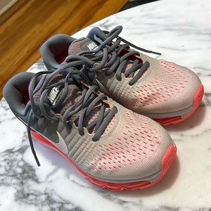 Worn 3 times. Don’t like the color. Woman’s 6 and a half.